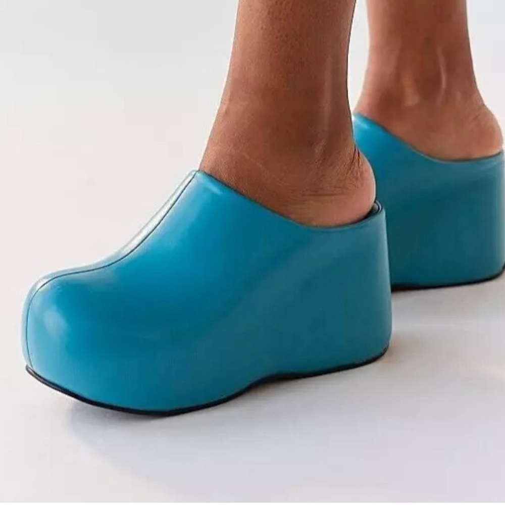 Jeffrey Campbell Cloggin Electric Blue Rounded Toe Platform Clogs Mules Size 7